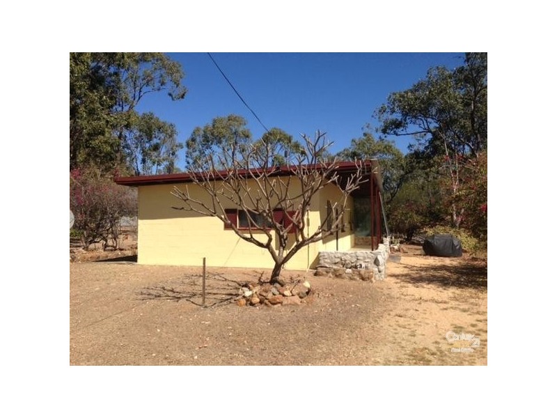 7 Baker Road, Sapphire QLD 4702