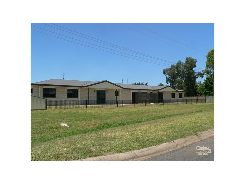 2/2 burn street, Emerald QLD 4720