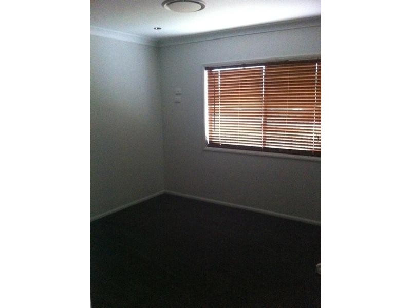 2/2 burn street, Emerald QLD 4720