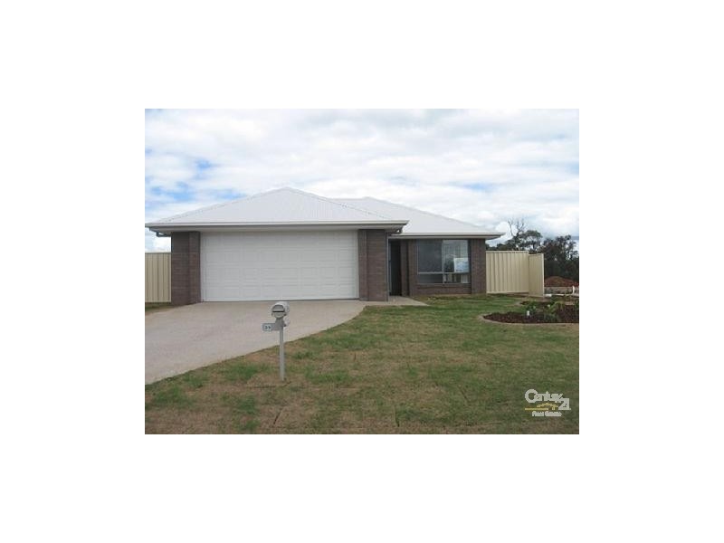 39 Lakeside Drive, Emerald QLD 4720