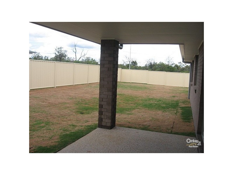 39 Lakeside Drive, Emerald QLD 4720