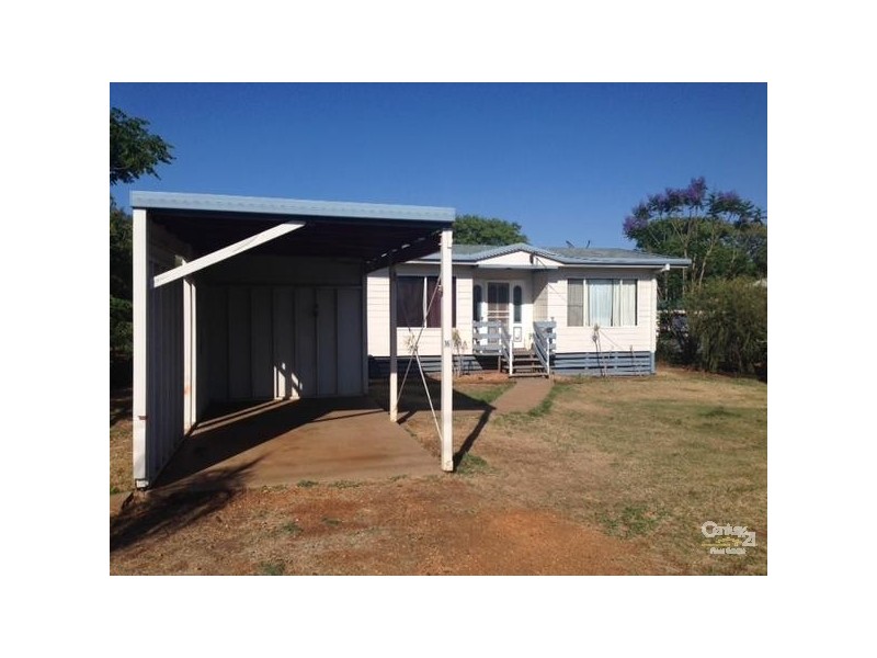 16 Bailey Street, Capella QLD 4723