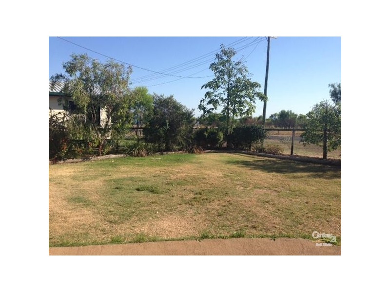 16 Bailey Street, Capella QLD 4723