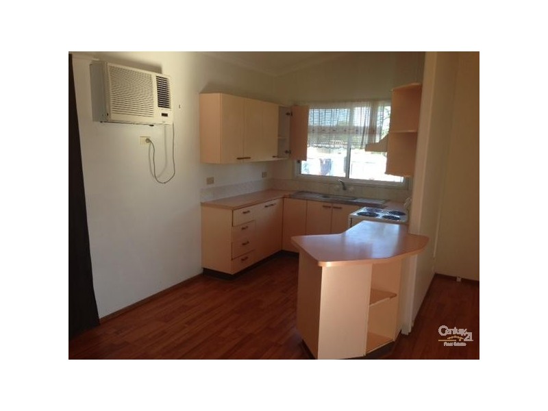 16 Bailey Street, Capella QLD 4723