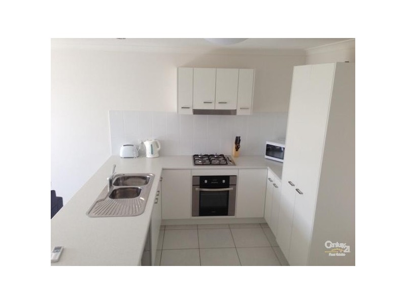 2/32 Lakeside Drive, Emerald QLD 4720