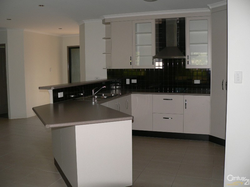 7 Paperbark Place, Emerald QLD 4720