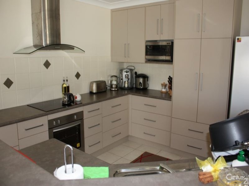 2/30 Haswell Street, Emerald QLD 4720