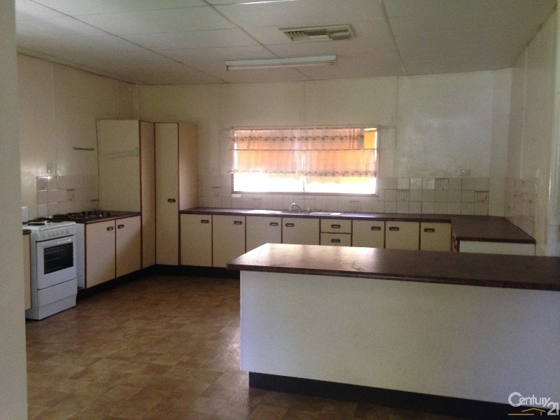 8 East street, Bluff QLD 4702