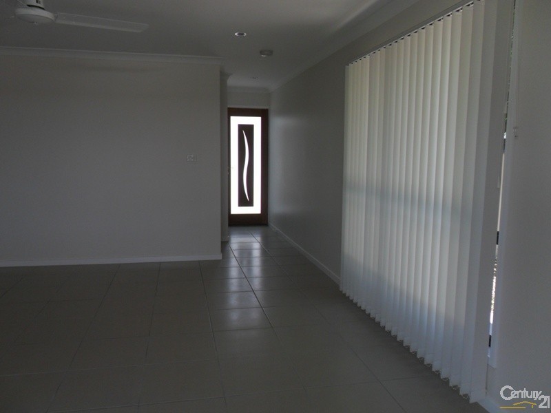 2/16 Bauman Way, Blackwater QLD 4717