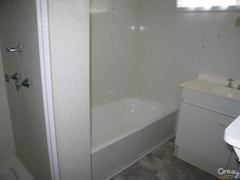 12 Acacia Street, Blackwater QLD 4717