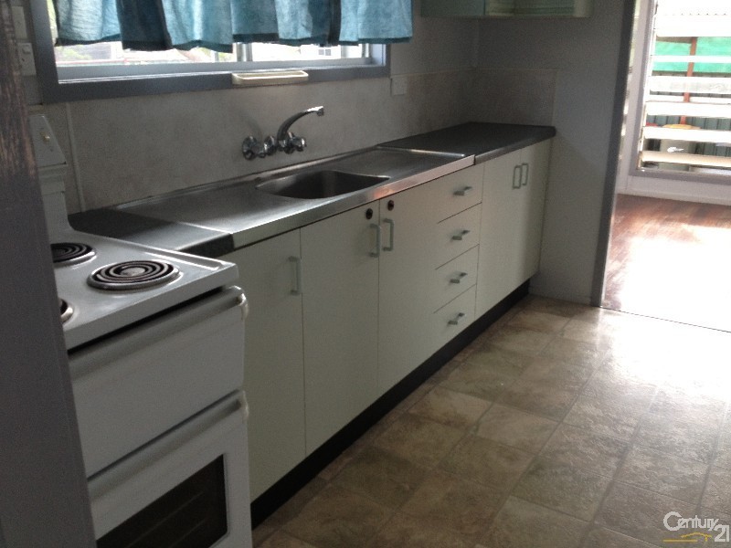 27 Littlefield Street, Blackwater QLD 4717