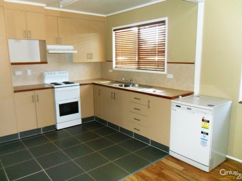 37 Bendee Crescent, Blackwater QLD 4717