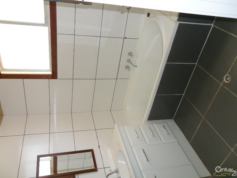 37 Bendee Crescent, Blackwater QLD 4717