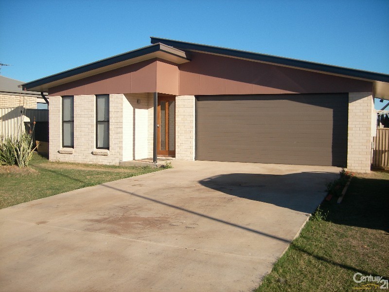 35 Mayfair Drive, Emerald QLD 4720