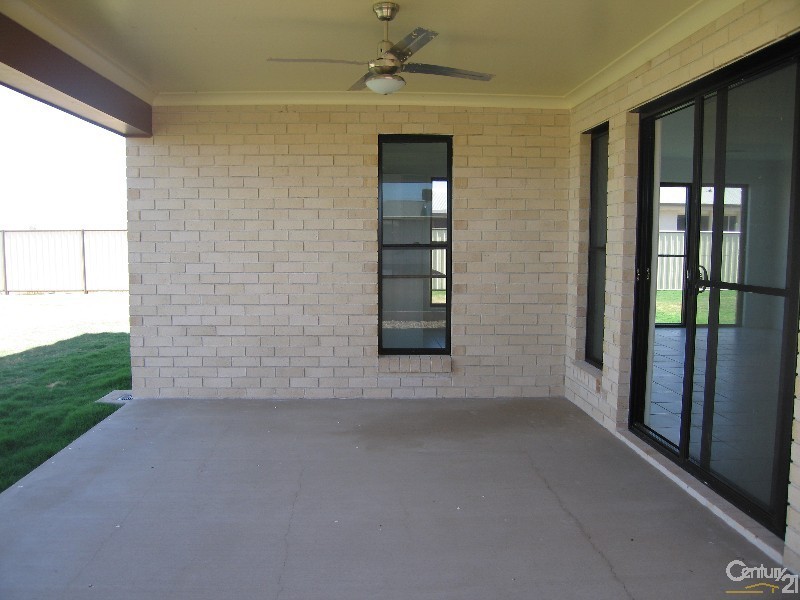35 Mayfair Drive, Emerald QLD 4720