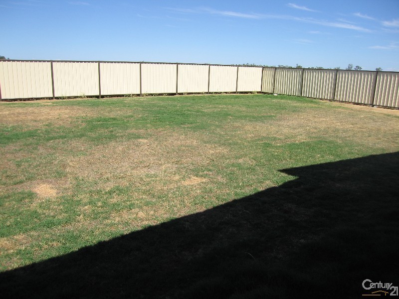 35 Mayfair Drive, Emerald QLD 4720
