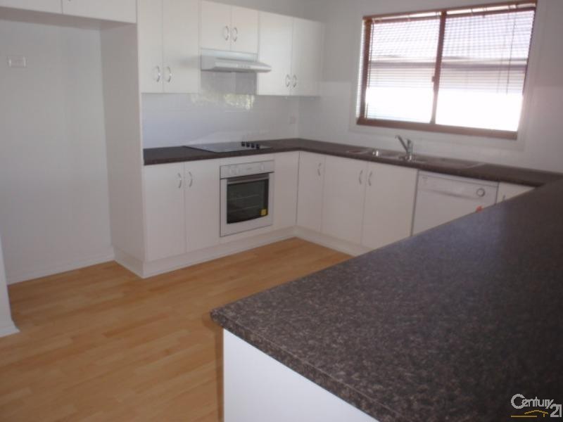 16 Summer Red Court, Blackwater QLD 4717