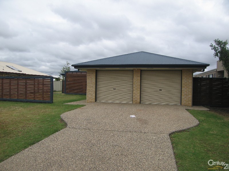 18 Mayfair Drive, Emerald QLD 4720