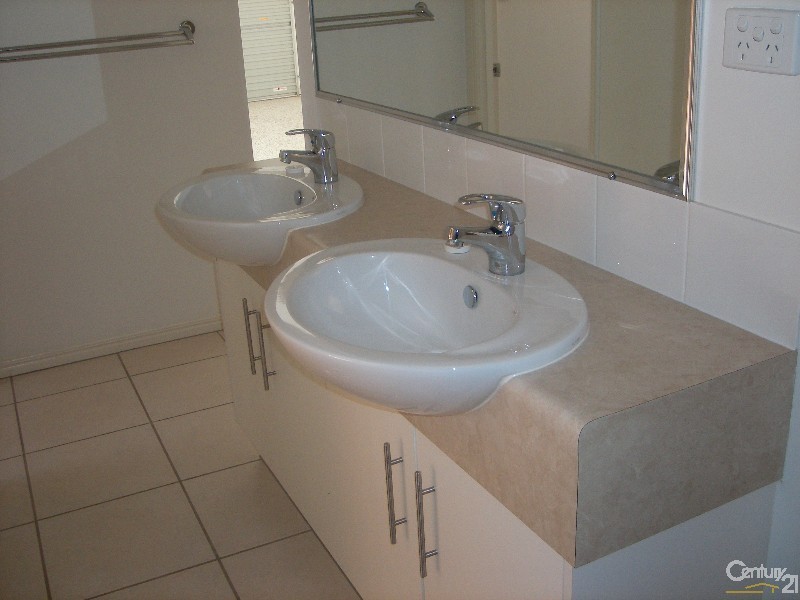 18 Mayfair Drive, Emerald QLD 4720