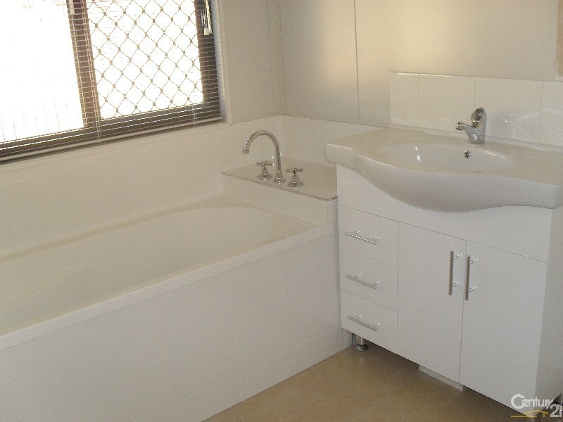 2 Cardinal Drive, Blackwater QLD 4717