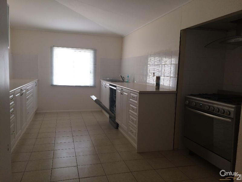 28 Church Lane, Emerald QLD 4720