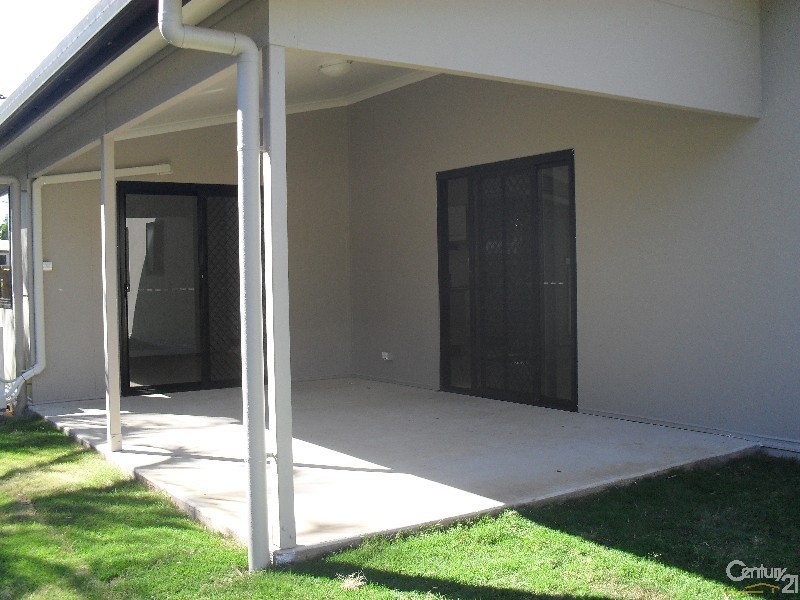 27 Blackbutt Street, Blackwater QLD 4717