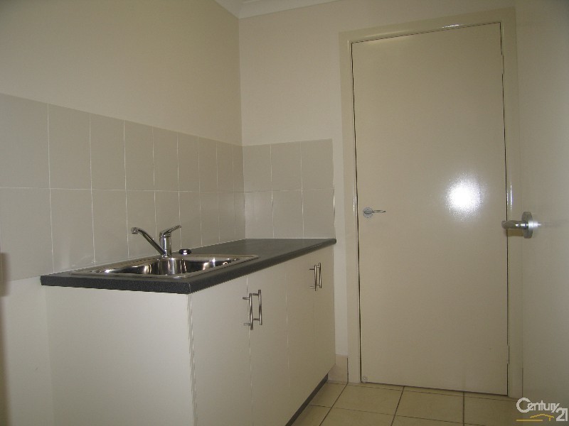 2B Paperbark Place, Emerald QLD 4720