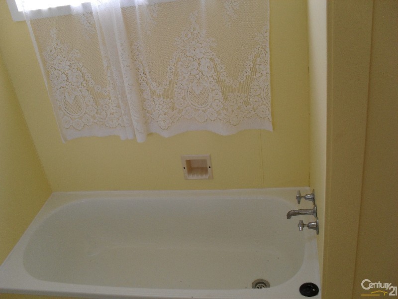 1 Blackbutt Street, Blackwater QLD 4717