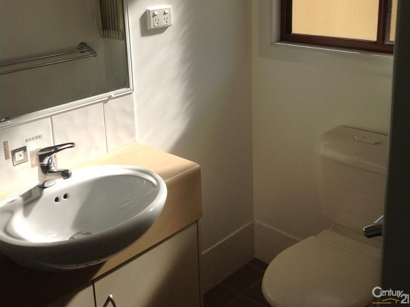 16 Talbot Street, Blackwater QLD 4717