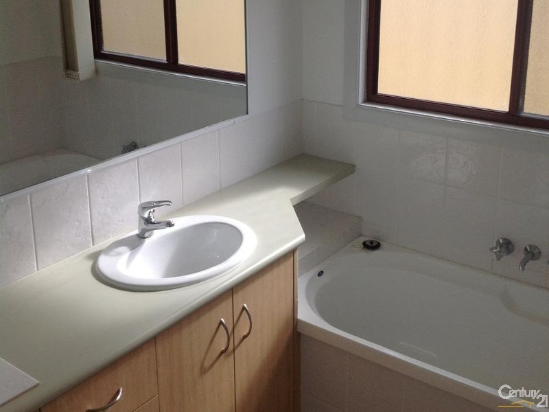 16 Talbot Street, Blackwater QLD 4717