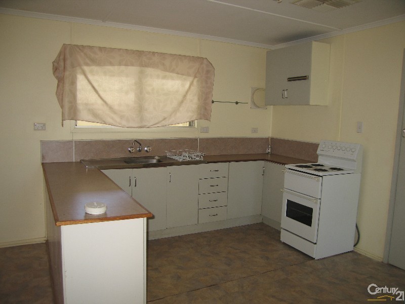 22 Long Street, Blackwater QLD 4717