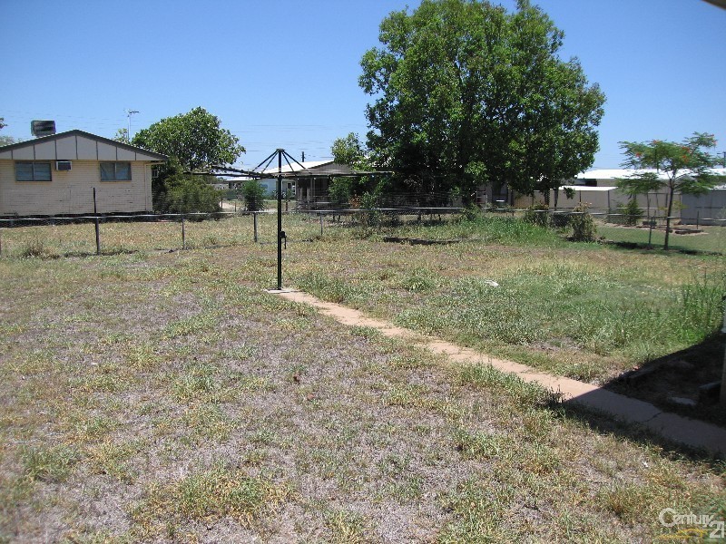 22 Long Street, Blackwater QLD 4717