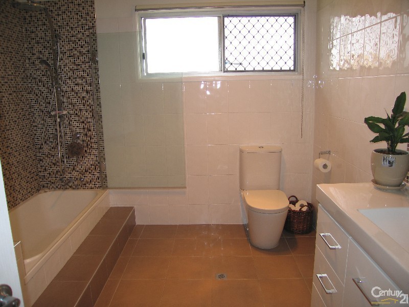 44 Bremner Street, Blackwater QLD 4717