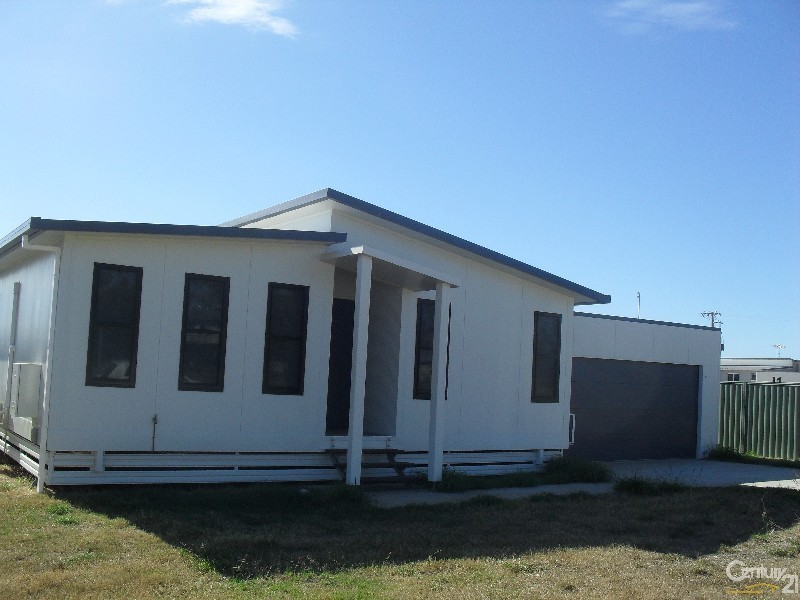 18 Hunter Street, Blackwater QLD 4717