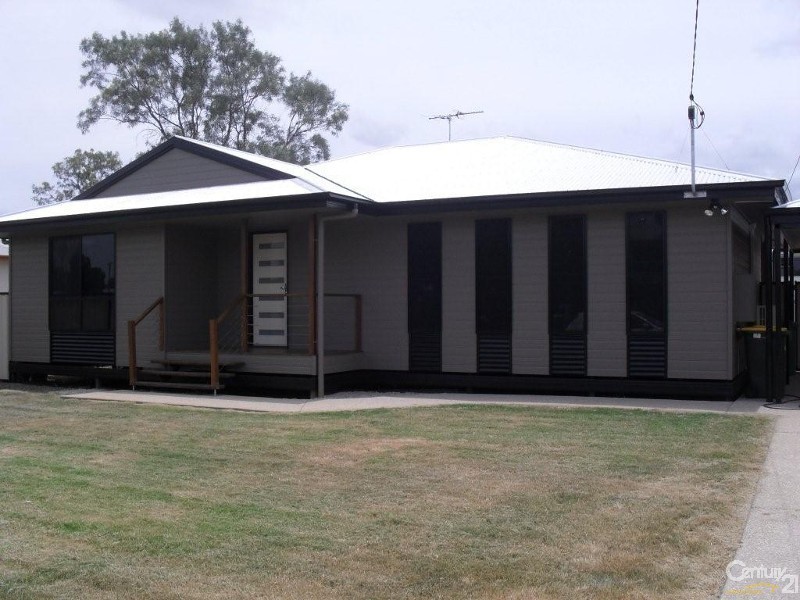 2 Bredhauer Street, Blackwater QLD 4717