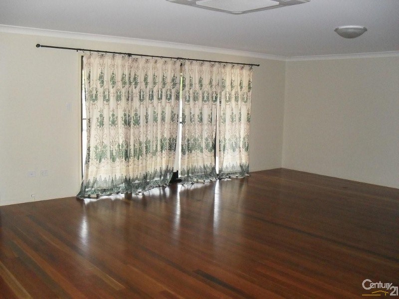2 Bredhauer Street, Blackwater QLD 4717