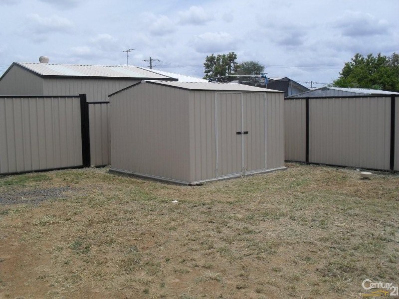2 Bredhauer Street, Blackwater QLD 4717