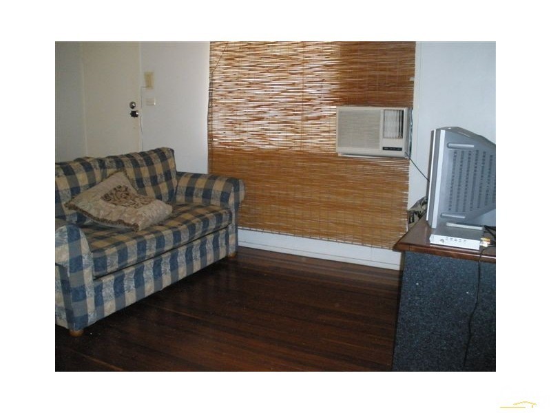 2/1 Umbrella Street, Blackwater QLD 4717