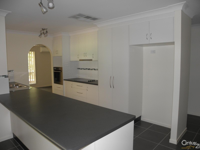 11 Louisa Street, Emerald QLD 4720