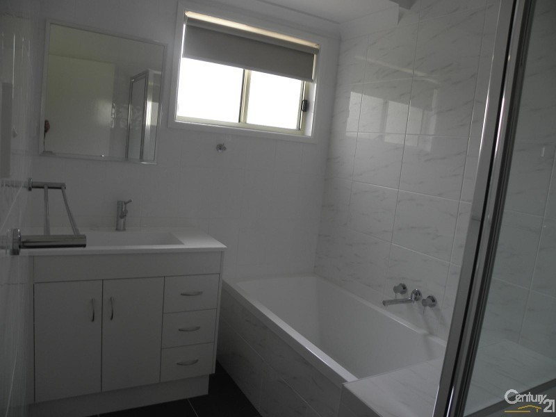 11 Louisa Street, Emerald QLD 4720