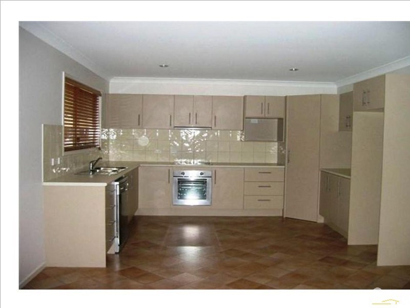 8B Boonery Street, Blackwater QLD 4717