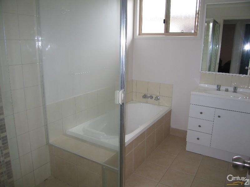 8B Boonery Street, Blackwater QLD 4717