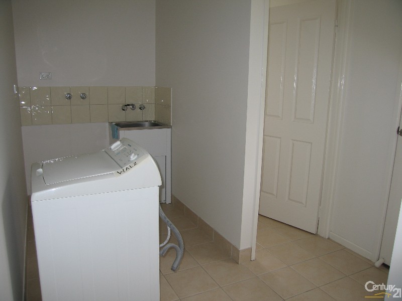 8B Boonery Street, Blackwater QLD 4717