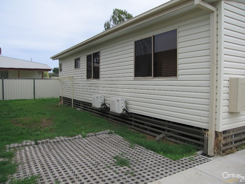 8B Boonery Street, Blackwater QLD 4717