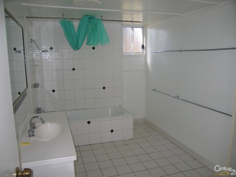 73 Ruby Street, Emerald QLD 4720