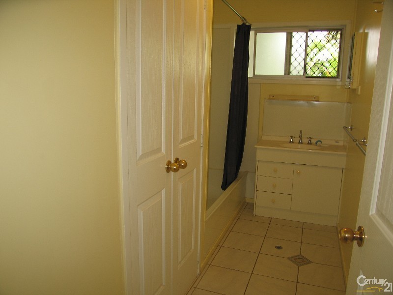 42 Wattle Street, Blackwater QLD 4717