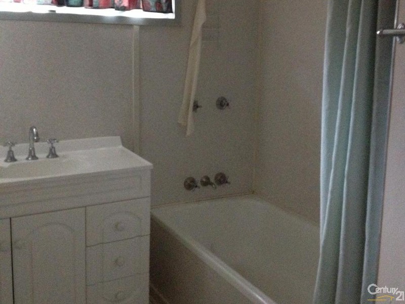 16 Boonery Street, Blackwater QLD 4717