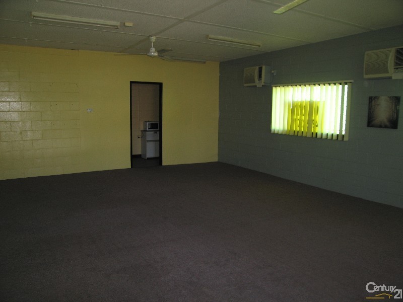 1 Arnold Lane, Blackwater QLD 4717