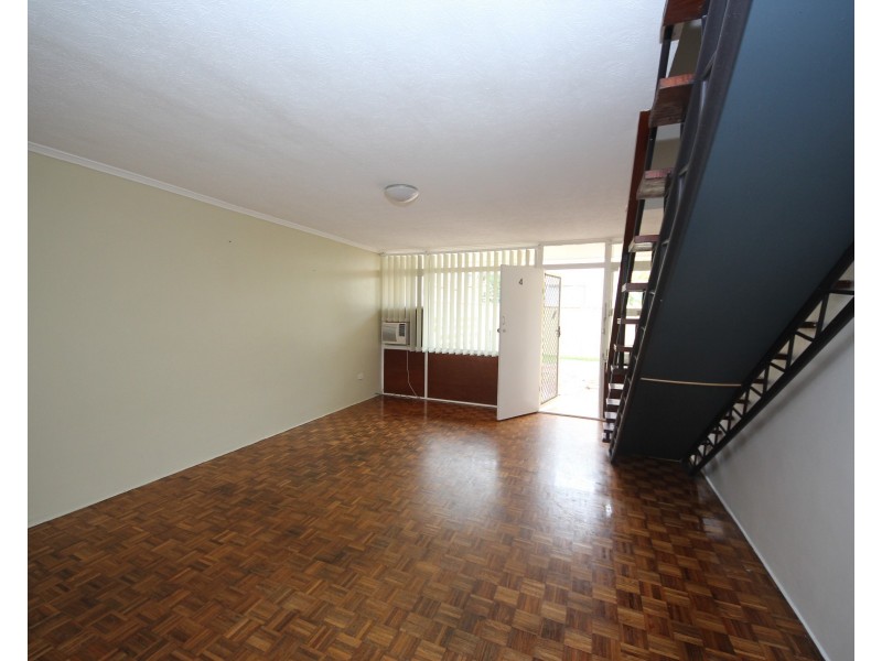 4/30 Leonard Avenue, Surfers Paradise QLD 4217