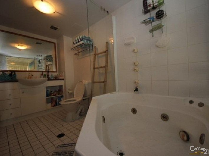 72/210 Surf Parade, Surfers Paradise QLD 4217